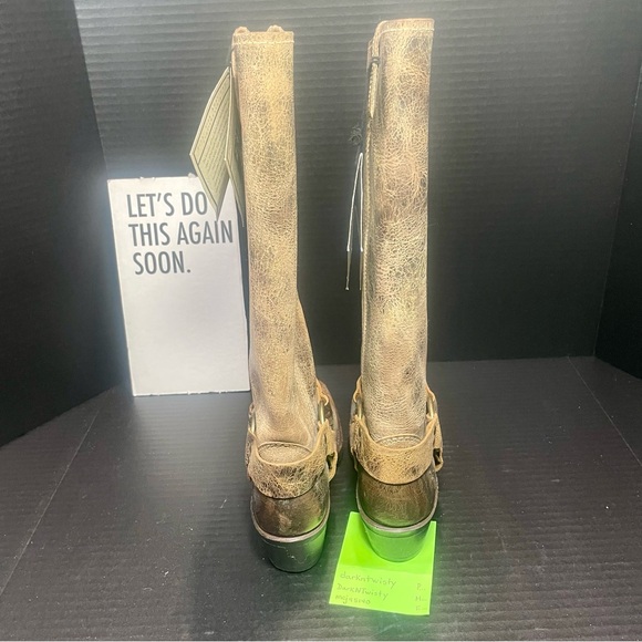 BRAND NEW FRYE CHOCOLATE DISTRESSED TALL HARNESS BOOT 5.5M PRICE FIRM - Picture 3 of 12